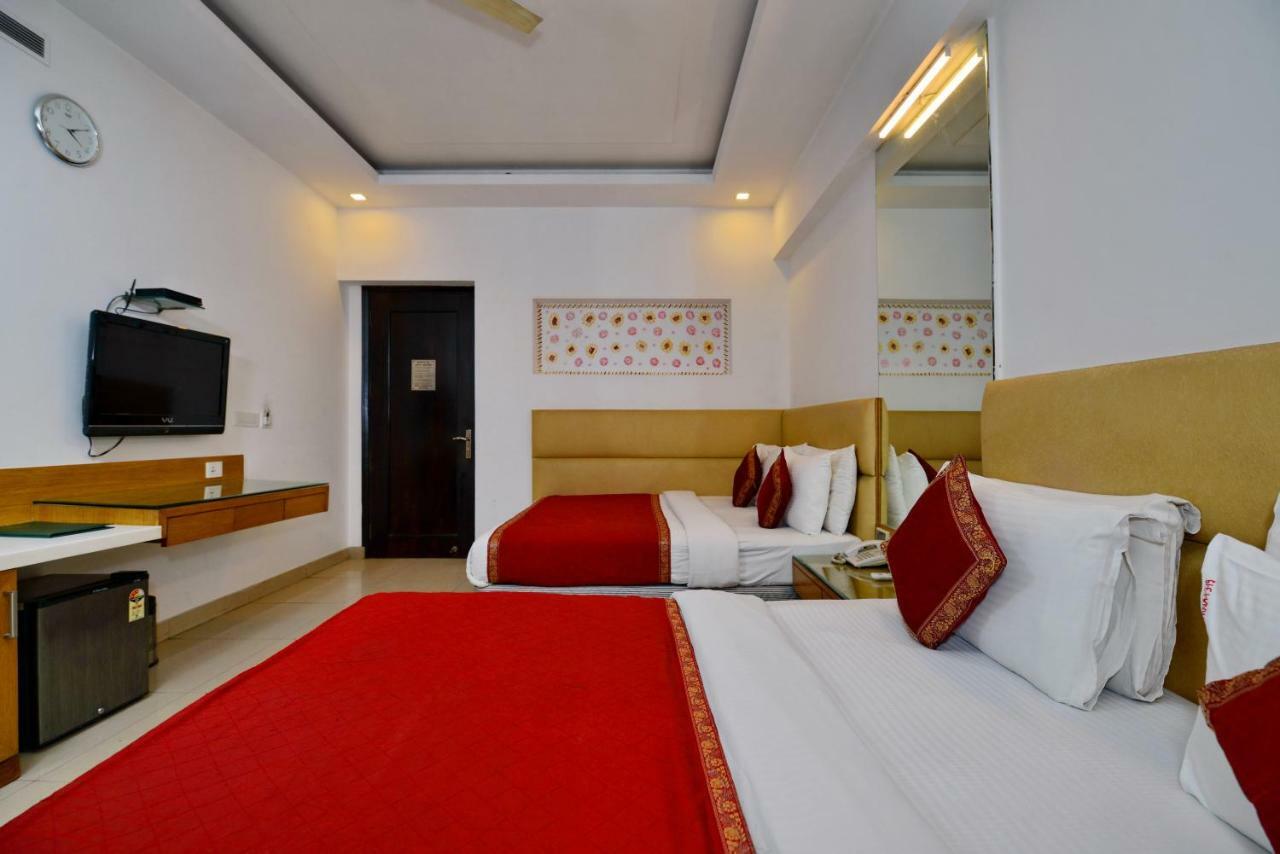 Hotel Krishna - By Rcg Hotels New Delhi Exterior photo